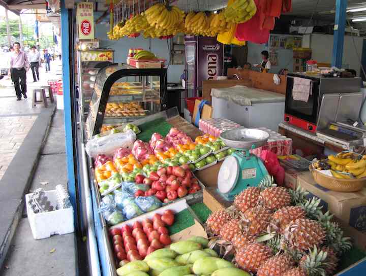 photo of whole fresh fruit including pineapples, mangos and bananas